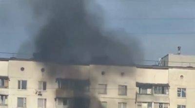 В Киеве бушует пожар в многоэтажке, огонь вырывается из окон: "Держитесь..."