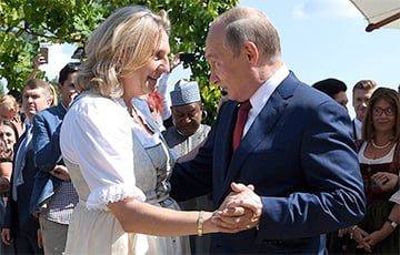 Экс-глава МИД Австрии, которая танцевала с Путиным, поселилась в Рязанской области