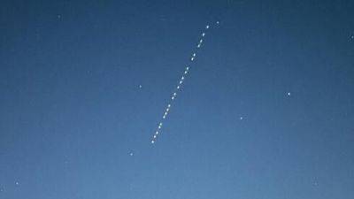 В ночном небе над Израилем пронесется рой спутников Starlink: когда увидеть