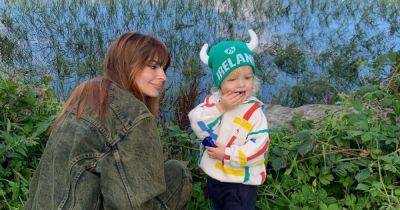 Эмили Ратаковски показала, как проводит время со своим сыном в деревне