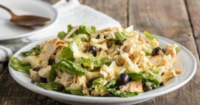 Легкое блюдо для летнего ужина: рецепт куриного салата с сельдереем