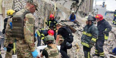 Помогали эвакуировать людей. История иностранных волонтеров, которые выжили после удара по пиццерии в Краматорске