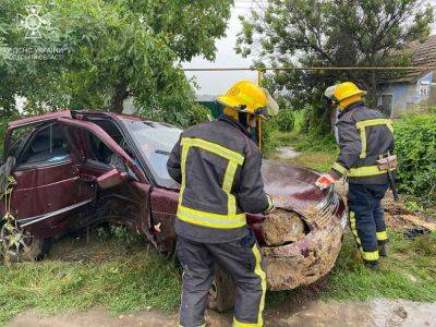 В Одесской области произошла авария: водителя из автомобиля достали спасатели | Новости Одессы