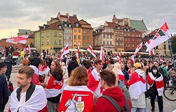 Тысячи белорусов вышли на акцию солидарности в Варшаве