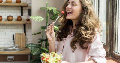 Диетологи объяснили, почему ваше настроение зависит от того, что вы едите