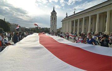 Белорусы по всему миру выходят на акции солидарности