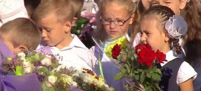 Новшества 1 сентября: украинцев просят не идти в школы с цветами. Названа причина