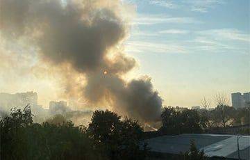 В Москве вспыхнул сильный пожар после атаки беспилотников