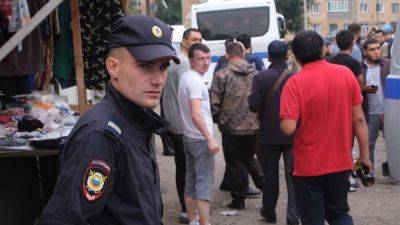 Мигрантам раздали повестки в ходе рейда полиции в Красноярске