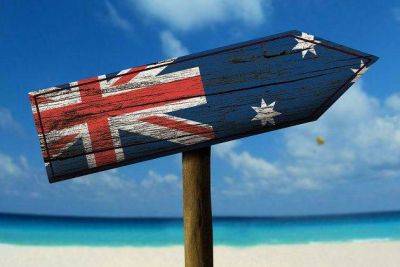 Валюты Австралии и Новой Зеландии завершат первую из семи недель ростом