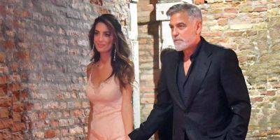 Очаровали совместных выходом. Джордж Клуни с супругой Амаль посетили церемонию DVF Awards в Венеции