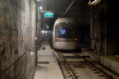 Демонстранты остановили работу метротрамвая в Гуш-Дан: «метро должно работать по субботам!»