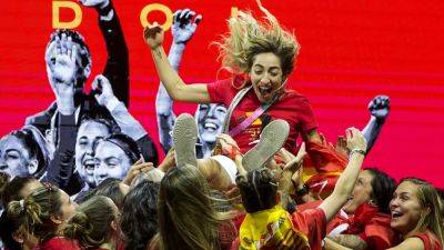Испанские футболистки объявили забастовку и требуют повышения зарплат