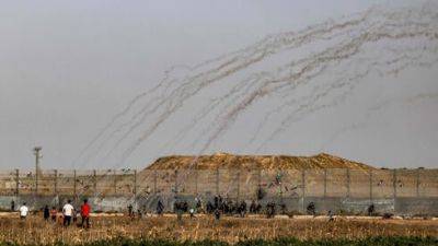 Беспорядки на границе Газы с Израилем: ЦАХАЛ использует слезоточивый газ