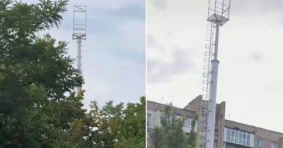 "Пристально следят": оккупанты установили телефонные вышки для подслушивания в Мелитополе