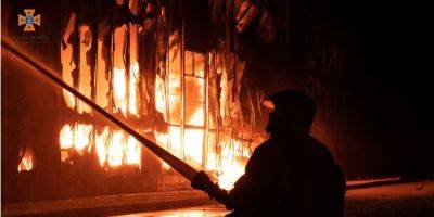 В Тернополе ночью вспыхнул масштабный пожар на заводе