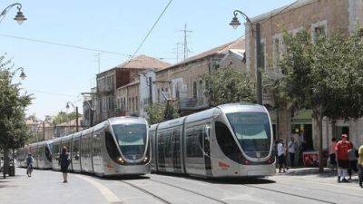 Пассажира в иерусалимском трамвае оштрафовали из-за разговора по телефону