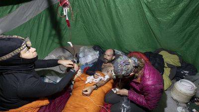 Спасение спелеолога в турецкой пещере: половина дистанции пройдена