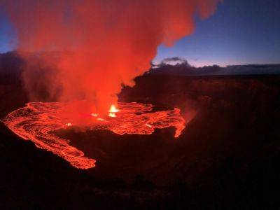Извержение вулкана на Гавайях: фонтаны лавы поднялись на 152 метра