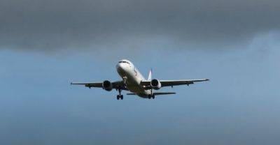 Самолет с россиянами подал сигнал бедствия: среди пассажиров более двадцати детей