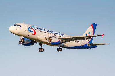 Самолет «Уральских авиалиний» приземлился в поле под Новосибирском