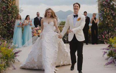 Актриса Джои Кинг показала фото со своей свадьбы в Испании