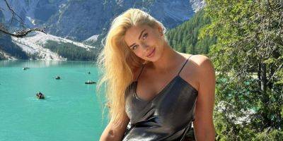 «Это слишком сексуально». Жена футболиста сборной Украины попозировала в откровенном образе Playboy — фото