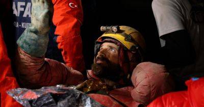 В Турции спасли больного американского спелеолога, который 9 суток провел в пещере