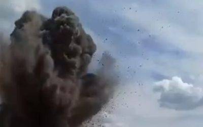 Россияне сбросили огромную авиабомбу на украинский поселок: такими бомбили Сирию