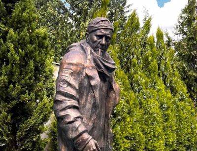 В Тбилиси установили памятник расстрелянному рашистами воину Мациевскому, чьими последними словами были "Слава Украине"