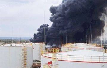 В России вспыхнул мощный пожар на территории завода смазочных материалов