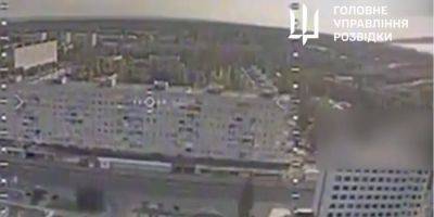 ГУР показало кадры удара по «отделу паспортизации» оккупантов в Энергодаре — видео