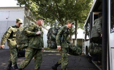 На Луганщине мужчин заставляют ежемесячно посещать так называемые "военкоматы"