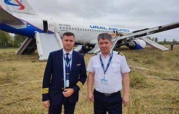 Учившийся в Минске пилот экстренно посадил самолет в поле под Новосибирском