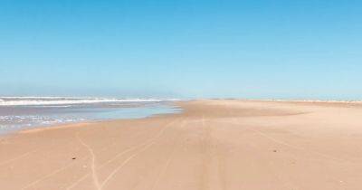 230 км под палящим солнцем. Ученые рассказали, где находится самый длинный пляж на Земле