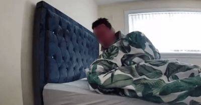 "Боюсь возвращаться домой": британка увидела в своей постели незнакомого мужчину (фото)