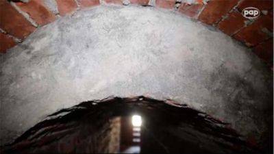 ​В Варшаве под руинами Саксонского дворца нашли 45-метровый тоннель - фото и видео