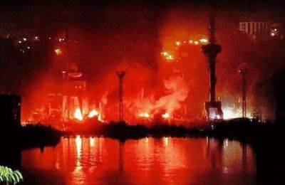 Ракетная атака на Севастополь: горит судоремонтный завод, повреждены военные корабли