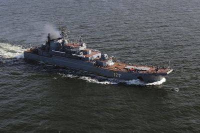 Удар по Севастополю 13 сентября – поврежден большой десантный корабль и подлодка - спутниковые фото