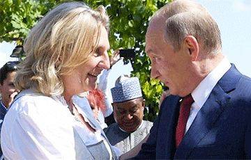 «Подруга» Путина перевезла в Россию пони на военном самолете