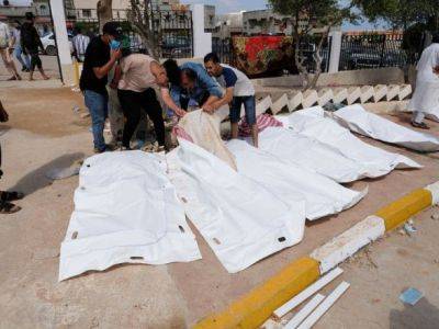 В восточной Ливии после шторма на берег выбрасывает тела погибших: ожидается, что количество жертв возрастет