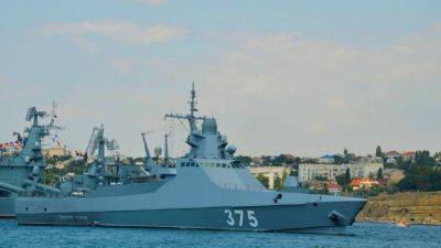 Черное море продолжает кипеть: пять морских дронов атаковали корабль орков - подробности