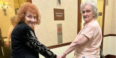 Решила попрощаться. 94-летняя женщина преодолела более 4000 километров, чтобы увидеться со своей младшей сестрой — видео встречи