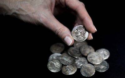 Археологи нашли серебряные монеты, которым более 2000 лет