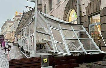 В Минске обрушилась летняя веранда кафе в центре города