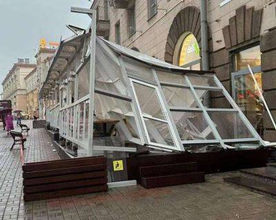На проспекте в центре Минска обрушилась летняя терраса кафе