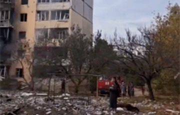 Россия ударила управляемыми авиабомбами по жилым домам в Новой Каховке