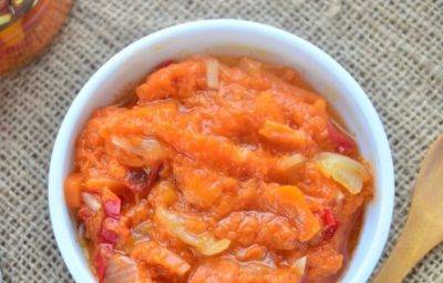 Зимой вы будете съедать по банке в день: рецепт тыквенного салата со сладким перцем и луком