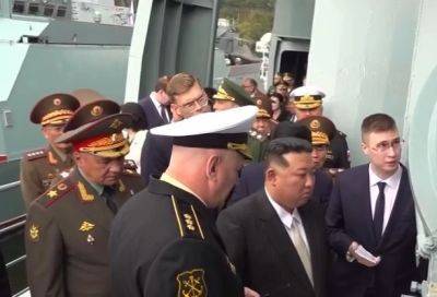 Ким Чен Ын вместе с Шойгу прибыл на фрегат "Маршал Шапошников" во Владивостоке