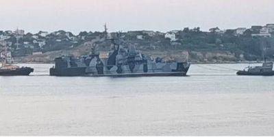 Появилось фото российского корабля Самум, вероятно, после атаки дрона СБУ. Его буксируют в Севастополе